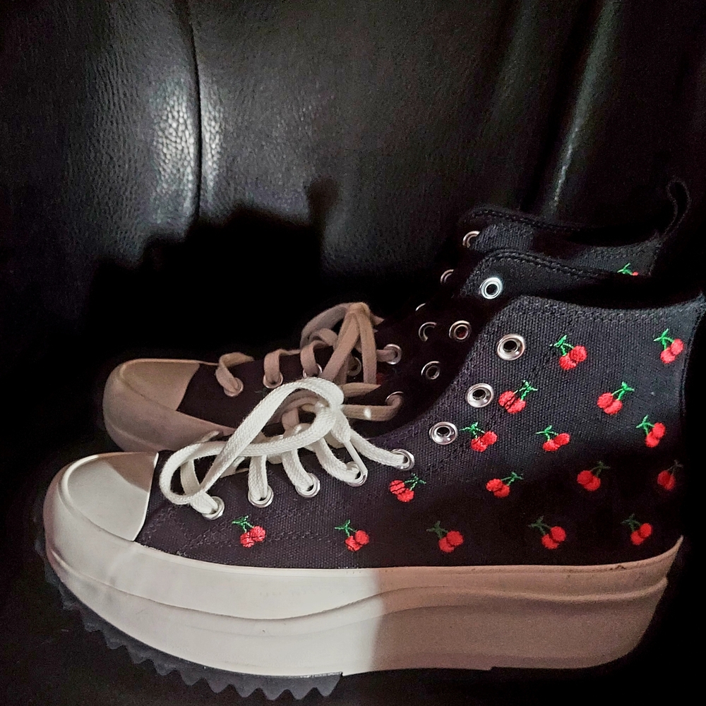 Converse Chuck Taylor All Star in Black and White - Picture 14 of 15